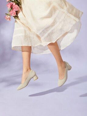 Vivaia Elvia Round Toe Chunky Heel Comfort Knit in Cream Size 40 US 9